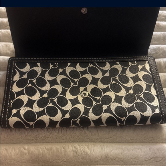 Coach Wallet - Picture 2 of 7